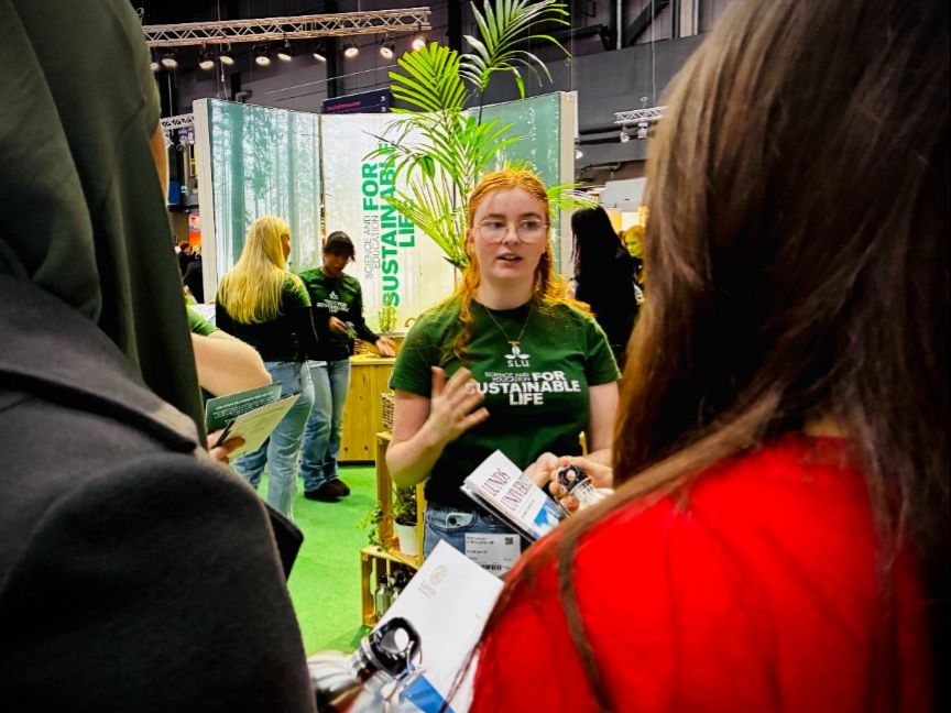SLU-student på utbildningsmässa. Foto: Gabrielle Björk