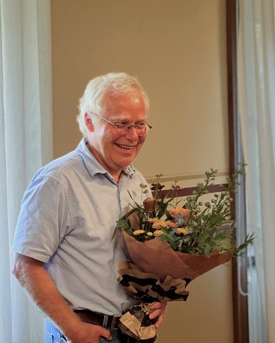 Jan får blommor