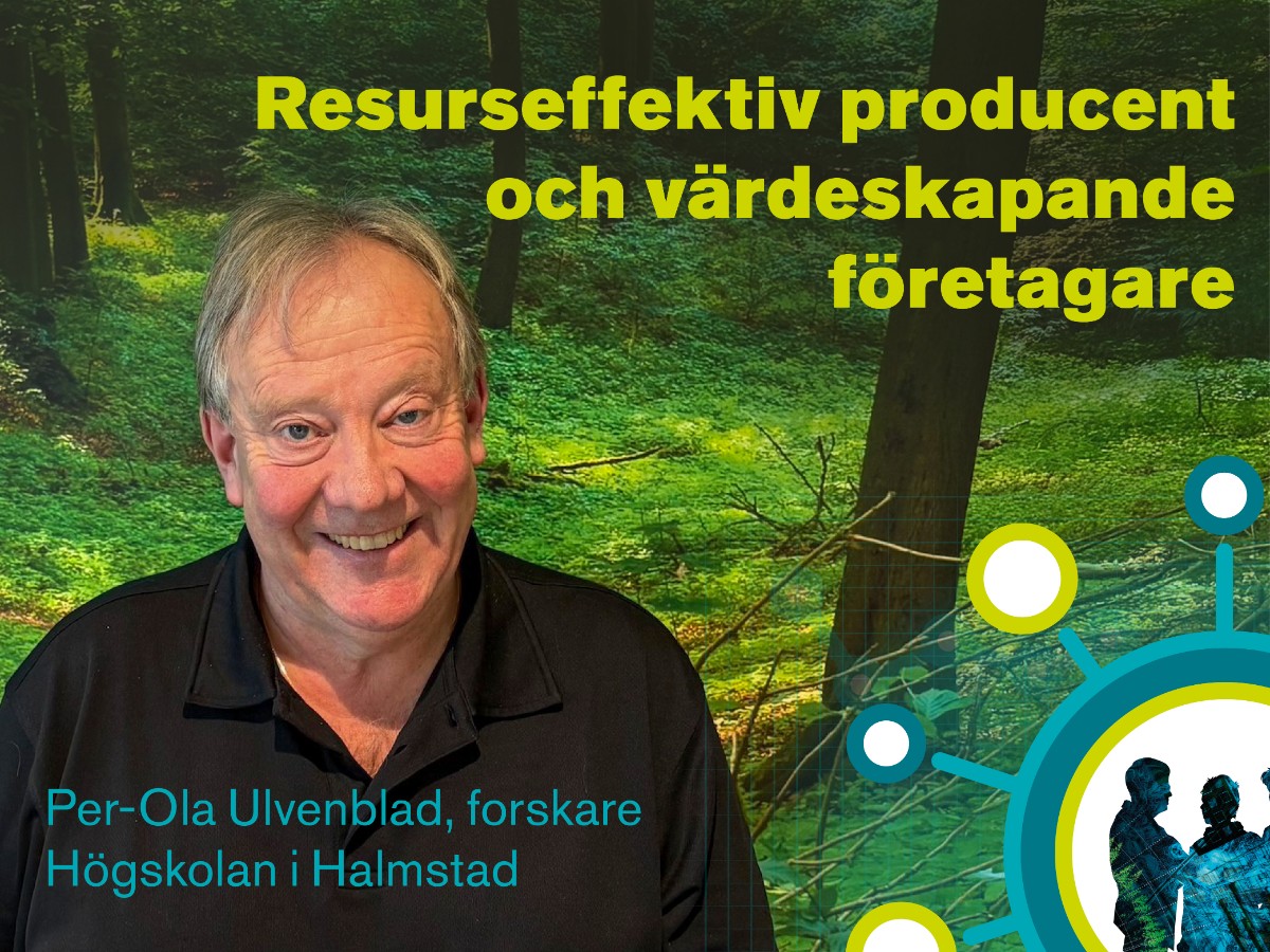 Man i svart skjorta i skogsmiljö